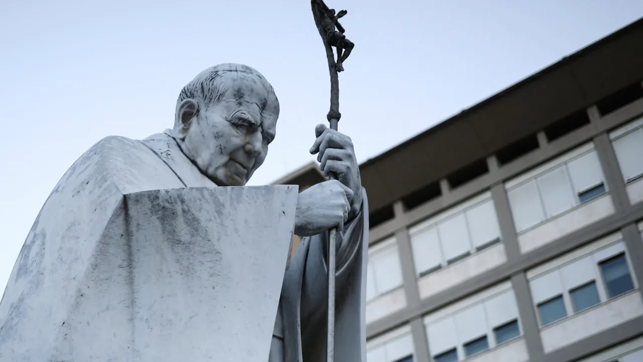 Cirurgia do Papa foi concluída com sucesso, informa Santa Sé